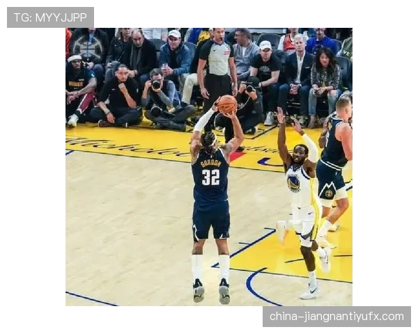 库里三分命中率提升显著 拉开球队得分空间助勇士取胜