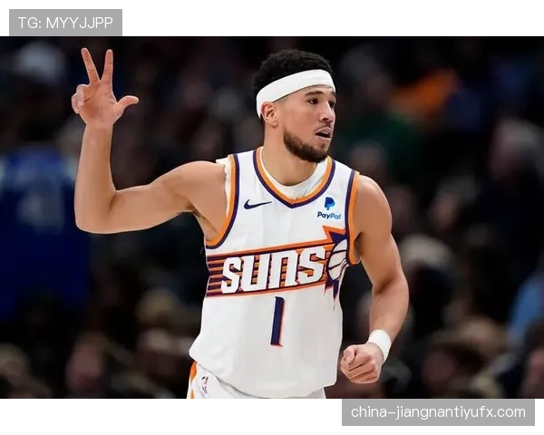 布克无球跑动提速拉开空间 提升队内关键得分效率