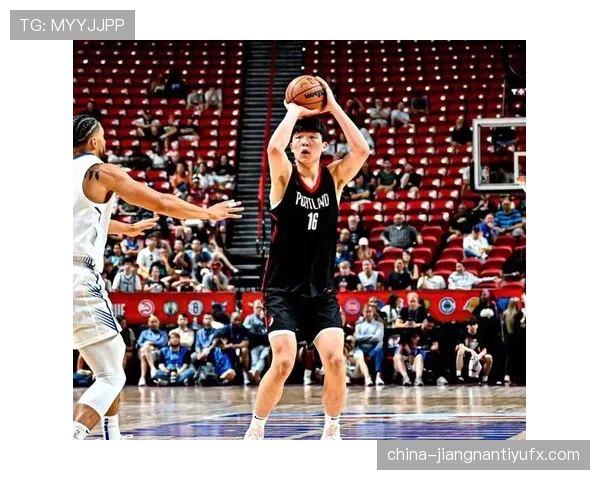 杨瀚森挡拆制造错位压制对手内线，较赛季初效率回升